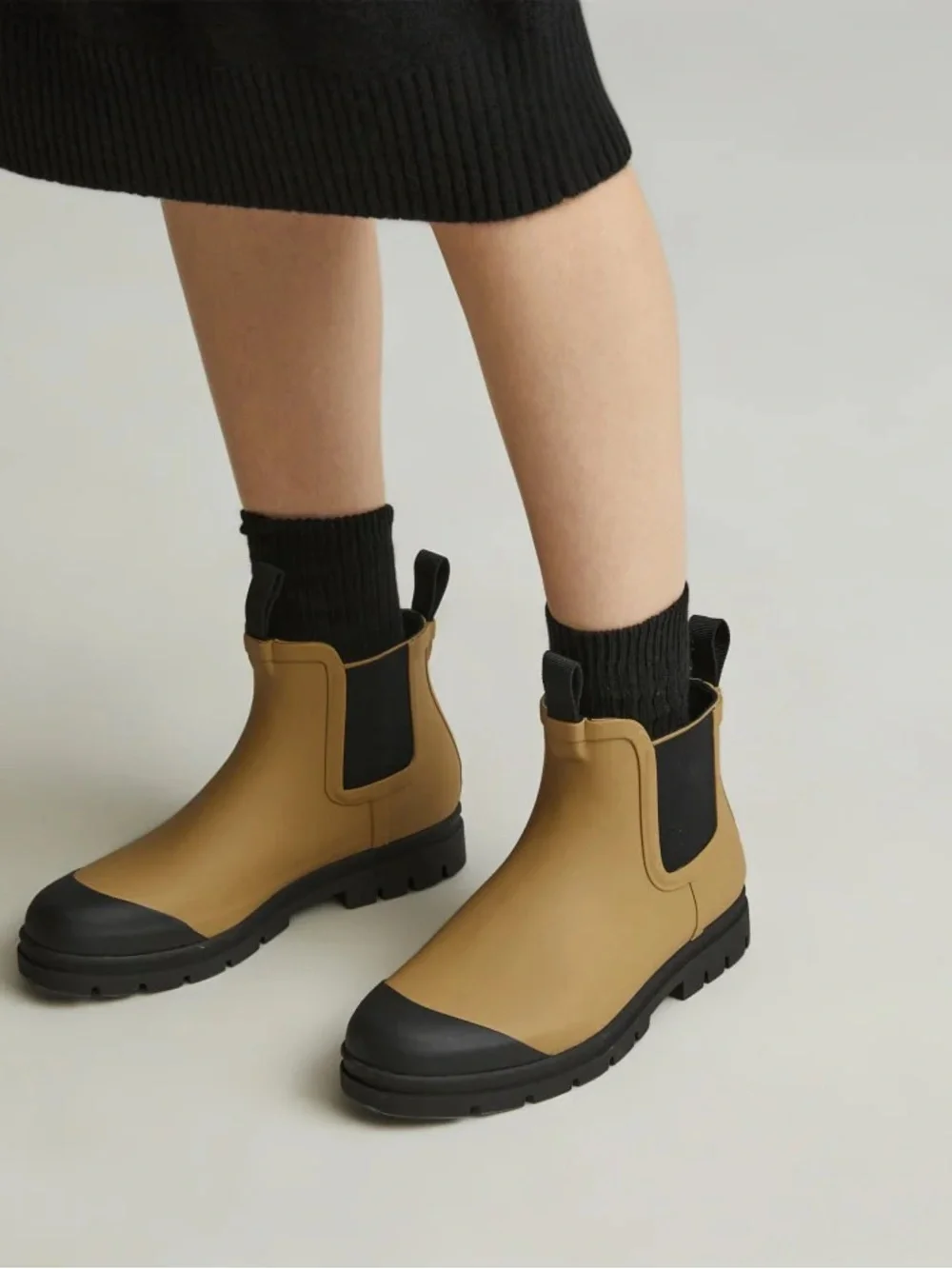 Everlane Golden Oak Tan Chelsea Rain Boots Lug Sole Waterproof Size 10 NWOB - Picture 5 of 8
